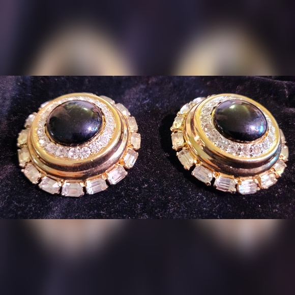 Valentino Garavani 🇨🇮 Italian VTG Black Cabachon Gold Plated Clip-on Earrings - Picture 8 of 10